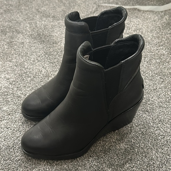 Sorel boots - Picture 2 of 6